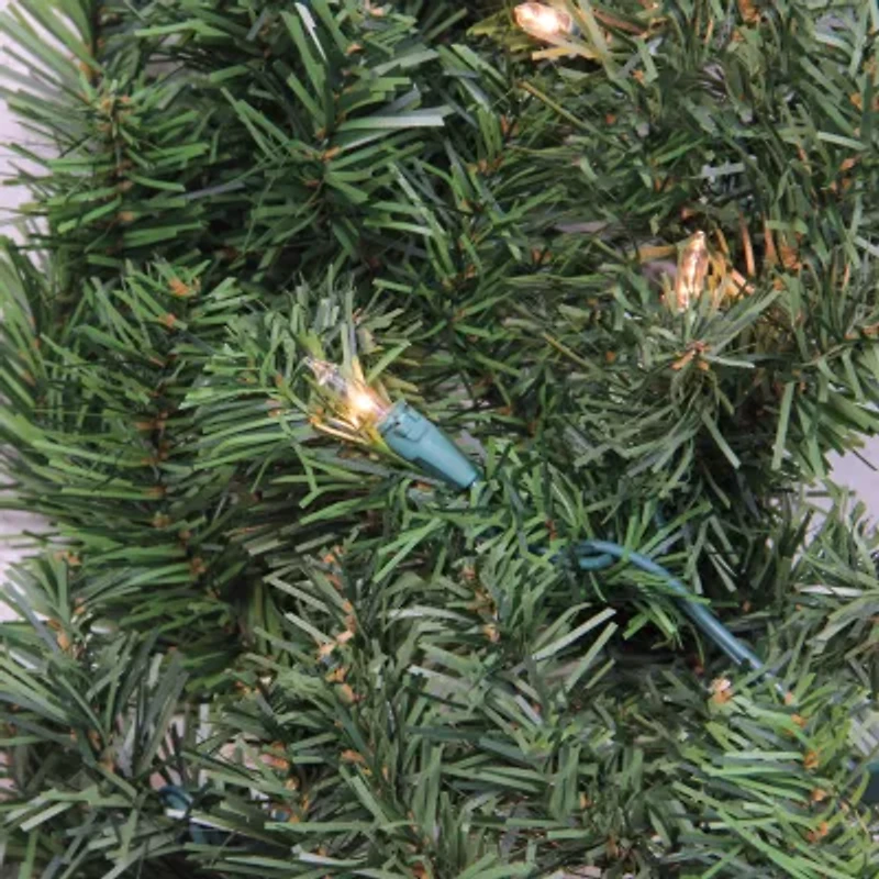 Northlight Canadian Pine With Clear Lights Wreath