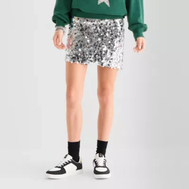 Jingle Ball Juniors Mid Rise Pleated Skirt