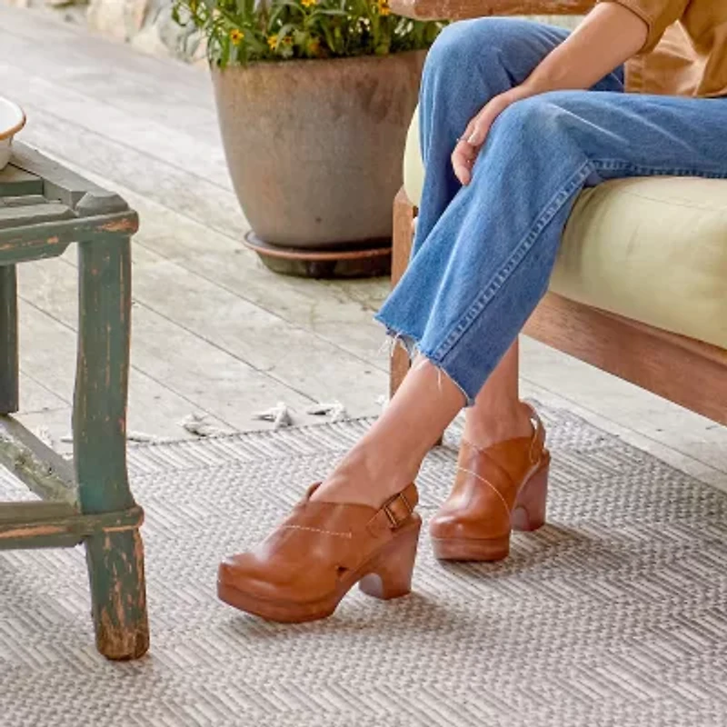 BOC by Born Cecila Womens Round Clogs