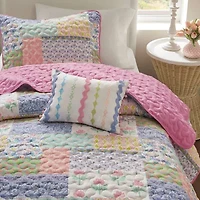 Intelligent Design Summer Patchwork Reversible Quilt Set with Decorative Pillow