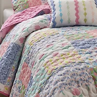 Intelligent Design Summer Patchwork Reversible Quilt Set with Decorative Pillow