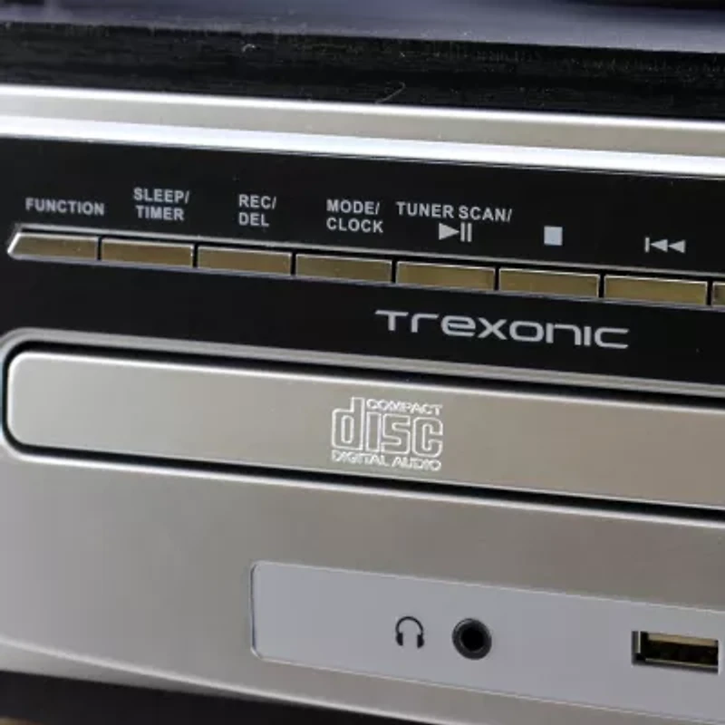 Trexonic 3-Speed Turntable With CD Player, FM Radio, Bluetooth, USB/SD Recording and Wired Shelf Speakers