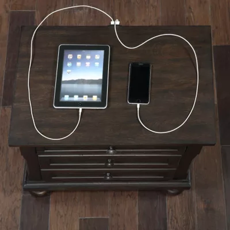 AVALON FURNITURE Bennett 3-Drawer Nightstand