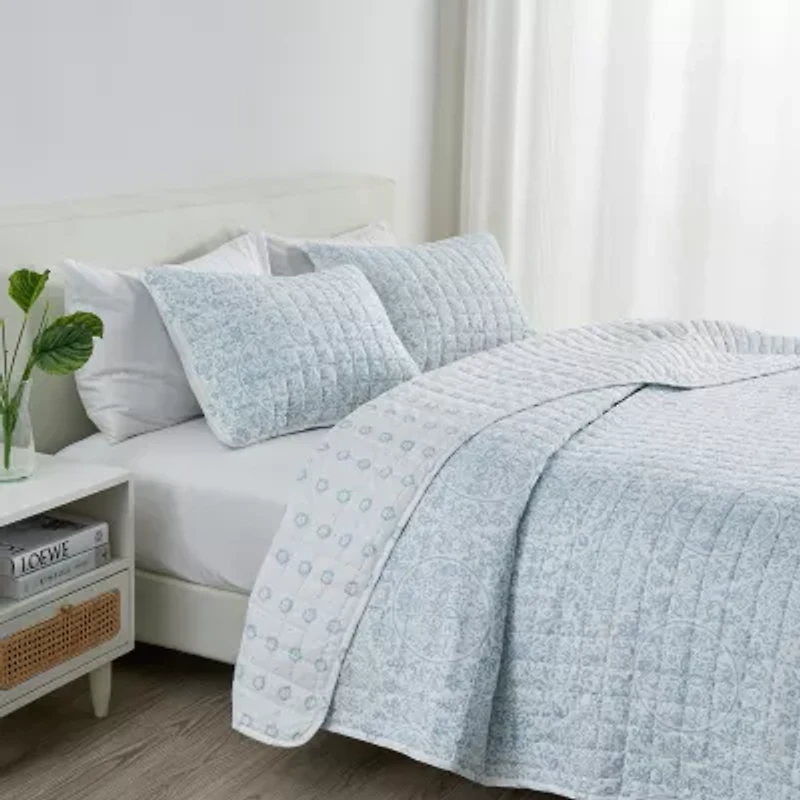 Reversible Floral Print Quilt Set