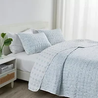 Reversible Floral Print Quilt Set