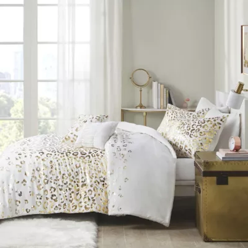 Intelligent Design Serena Metallic Animal Printed Duvet Cover Set with decorative pillows