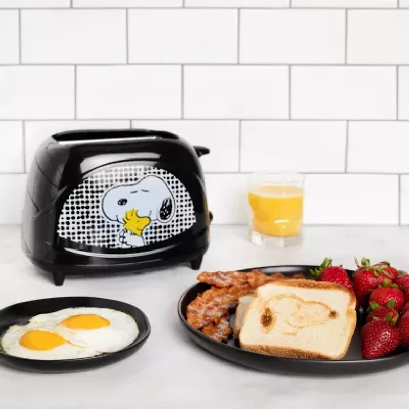 Uncanny Brands Peanuts Snoopy Two-Slice Toaster- Toasts Your Favorite Beagle On Your Toast