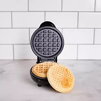 Uncanny Brands Pokémon Pikachu Mini Waffle Maker - Pokémon Kitchen Appliance