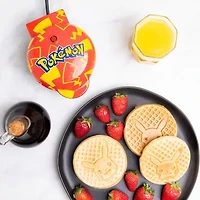 Uncanny Brands Pokémon Pikachu Mini Waffle Maker - Pokémon Kitchen Appliance