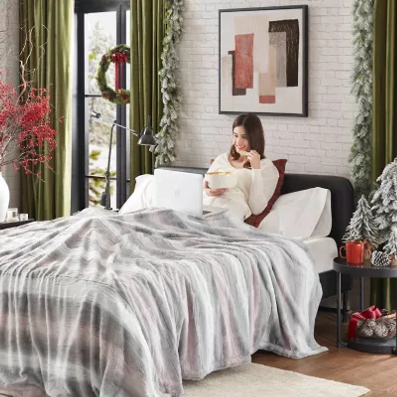 Madison Park Marselle Faux Fur Blanket