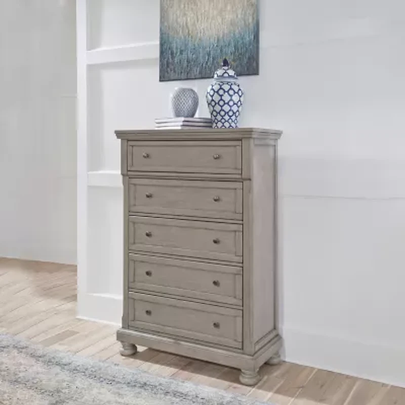 Signature Design by Ashley Lettner 5-Drawer Chest of Drawers in Light Gray