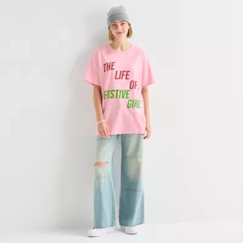 New World The Life Of A Festive Girl Oversized Womens Juniors Crew Neck Short Sleeve Loose Fit Graphic T-Shirt