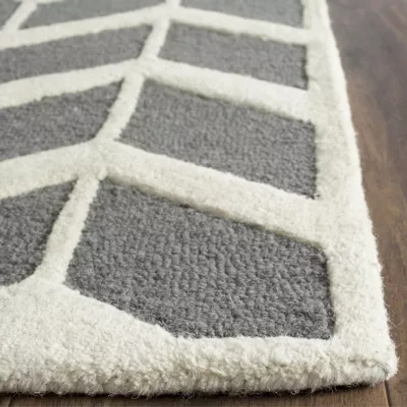 Safavieh Darius Chevron Area Rug