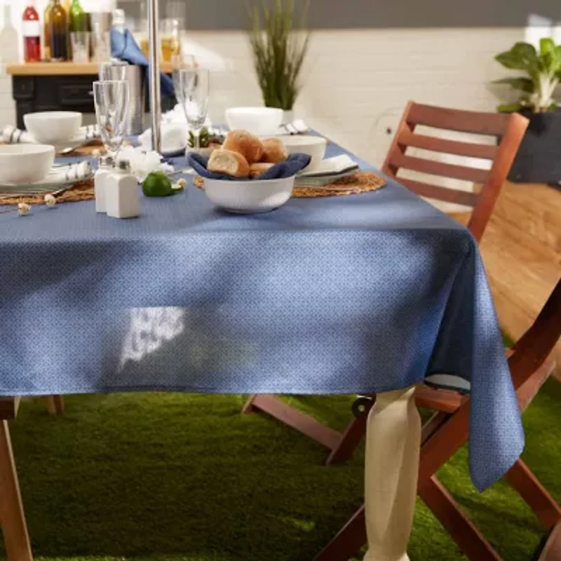 Design Imports French Blue Tonal Lattice Print Outdoor  With Zipper Tablecloth