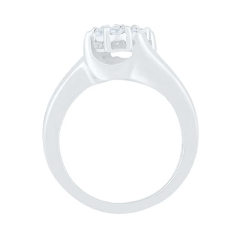Womens / CT. T.W. Natural White Diamond 10K Gold Flower Cluster Cocktail Ring