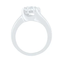 Womens / CT. T.W. Natural White Diamond 10K Gold Flower Cluster Cocktail Ring