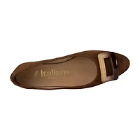 Italian Shoemakers Annika Womens Almond Closed Toe Ballet Flats