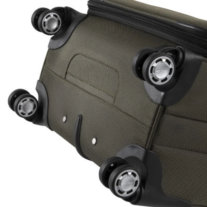 Skyway Sigma 7.0 28 Inch Softside Checked Spinner Luggage