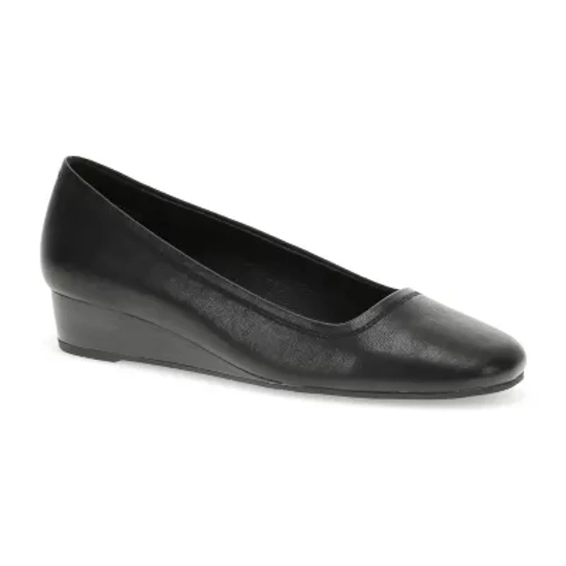 Baretraps Covette Womens Round Slip-On Shoe