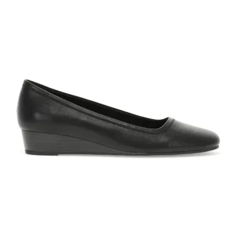 Baretraps Covette Womens Round Slip-On Shoe