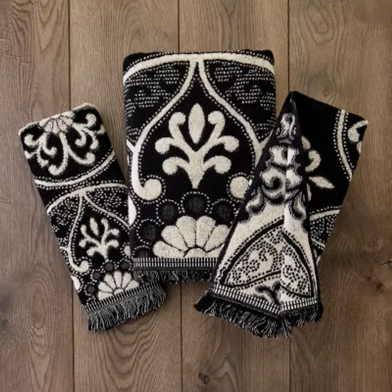 Saturday Knight Amherst Medallion Embellished Medallion Bath Towel