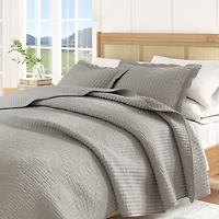 Linery Detailed Channel Stitch Reversible Quilt Set