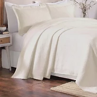 SUPERIOR® Victory Medallion Matelasse Traditional Floral Bedspread