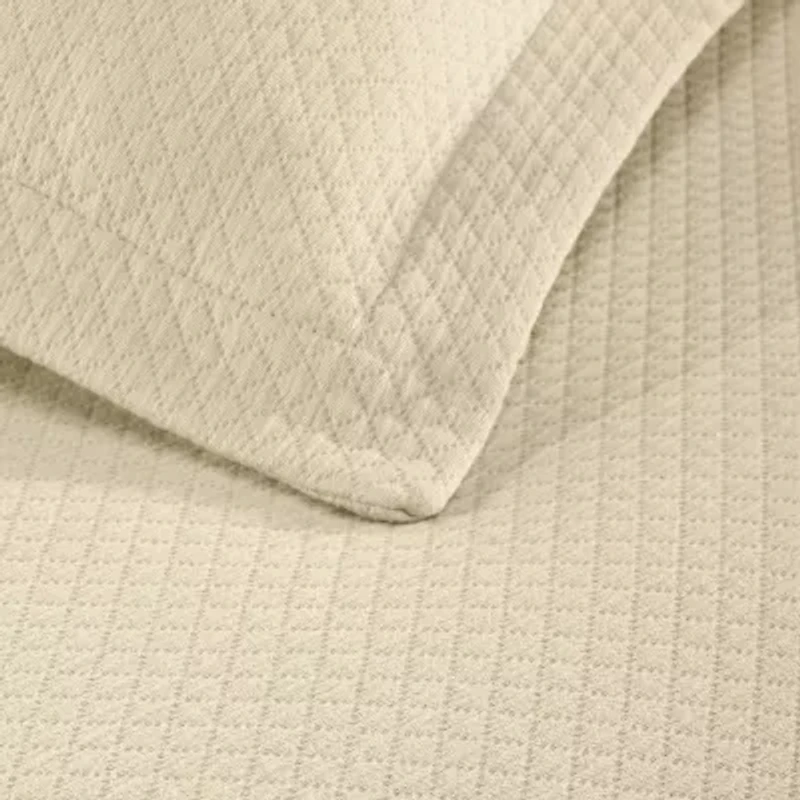SUPERIOR® Solitaire Diamond Matelasse Geometric Jacquard Bedspread