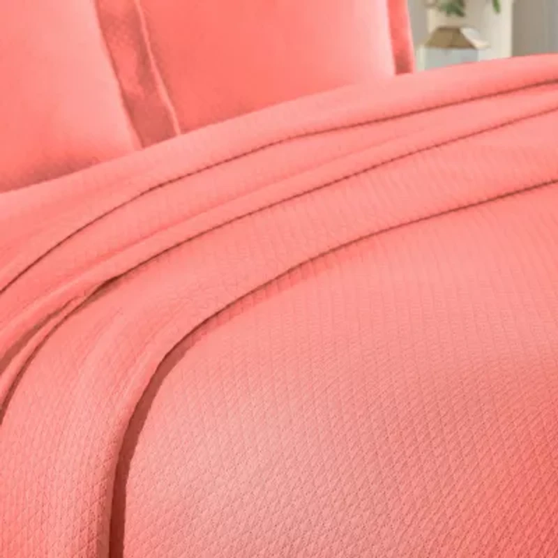 SUPERIOR® Solitaire Diamond Matelasse Geometric Jacquard Bedspread