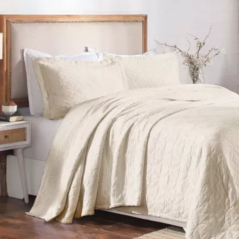 SUPERIOR® Serenity Oversized Matelasse Solid Texture Jacquard Bedspread