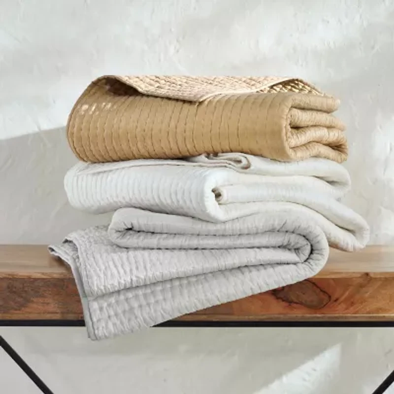 SUPERIOR® Bella Silk Handmade Luxury Quilt