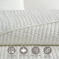 SUPERIOR® Bella Silk Handmade Luxury Quilt
