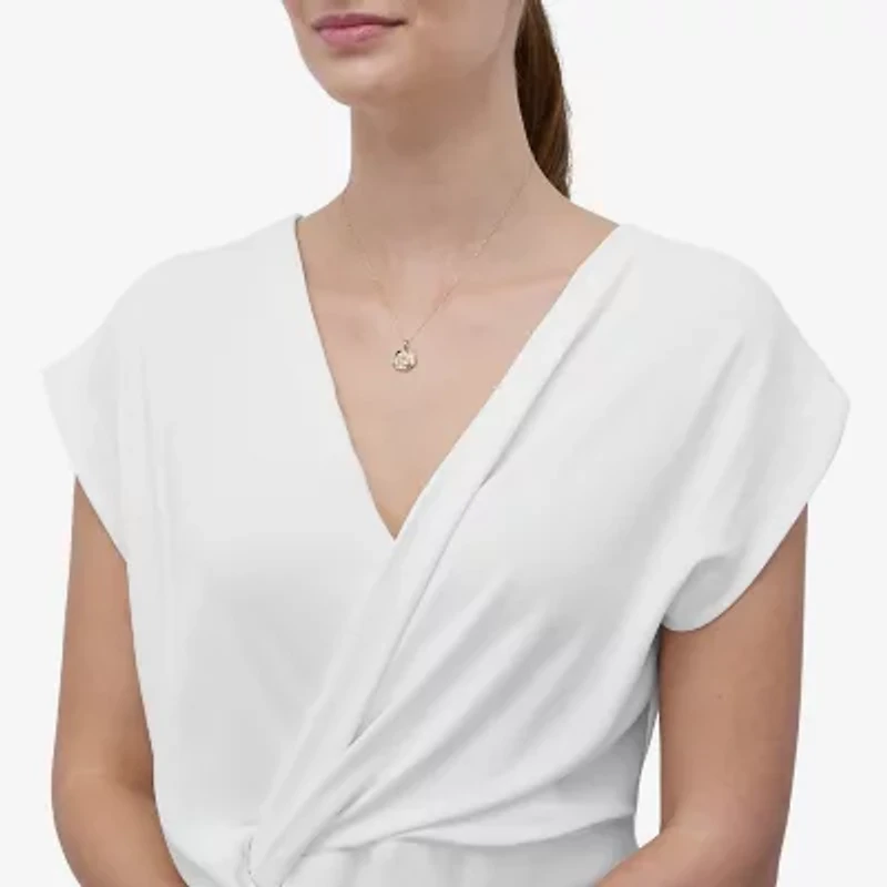 Limited Quantities! Womens 10K Gold Flower 18 Inch Pendant Necklace