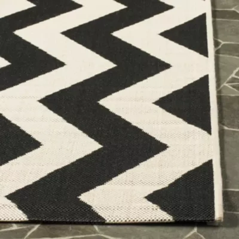 Safavieh Courtyard Collection Kalisha Geometric Indoor/Outdoor Round Area Rug