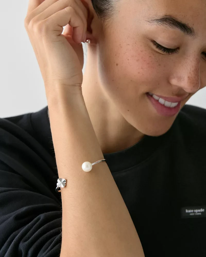Spade Flower Pearl Cuff