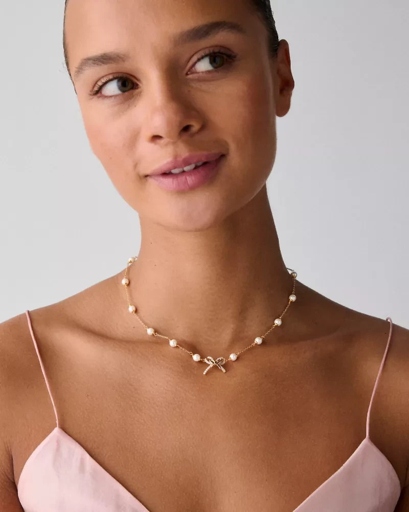 Girlie Pearlie Pearl Bow Scatter Necklace