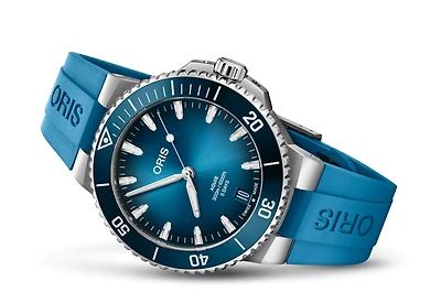 Shop aquis date calibre 400 in Canada | La Maison Monaco