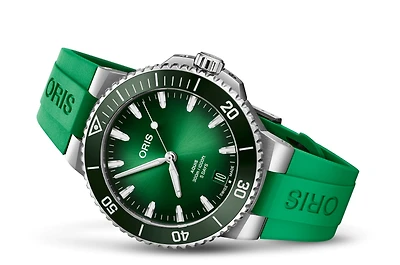 Shop aquis date calibre 400 in Canada | La Maison Monaco