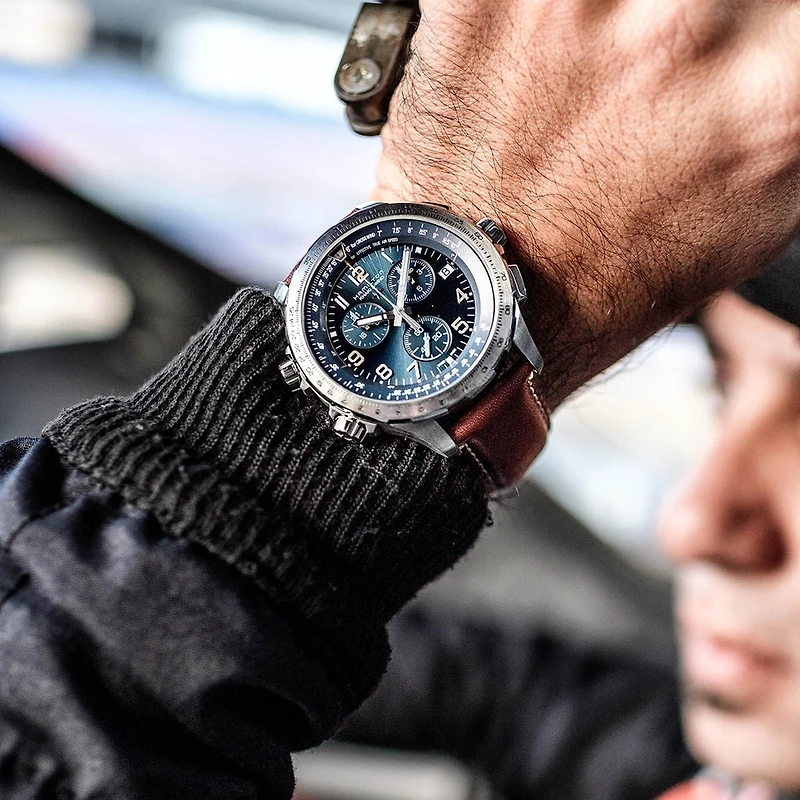 Shop khaki aviation x-wind gmt chrono quartz in Canada | La Maison Monaco