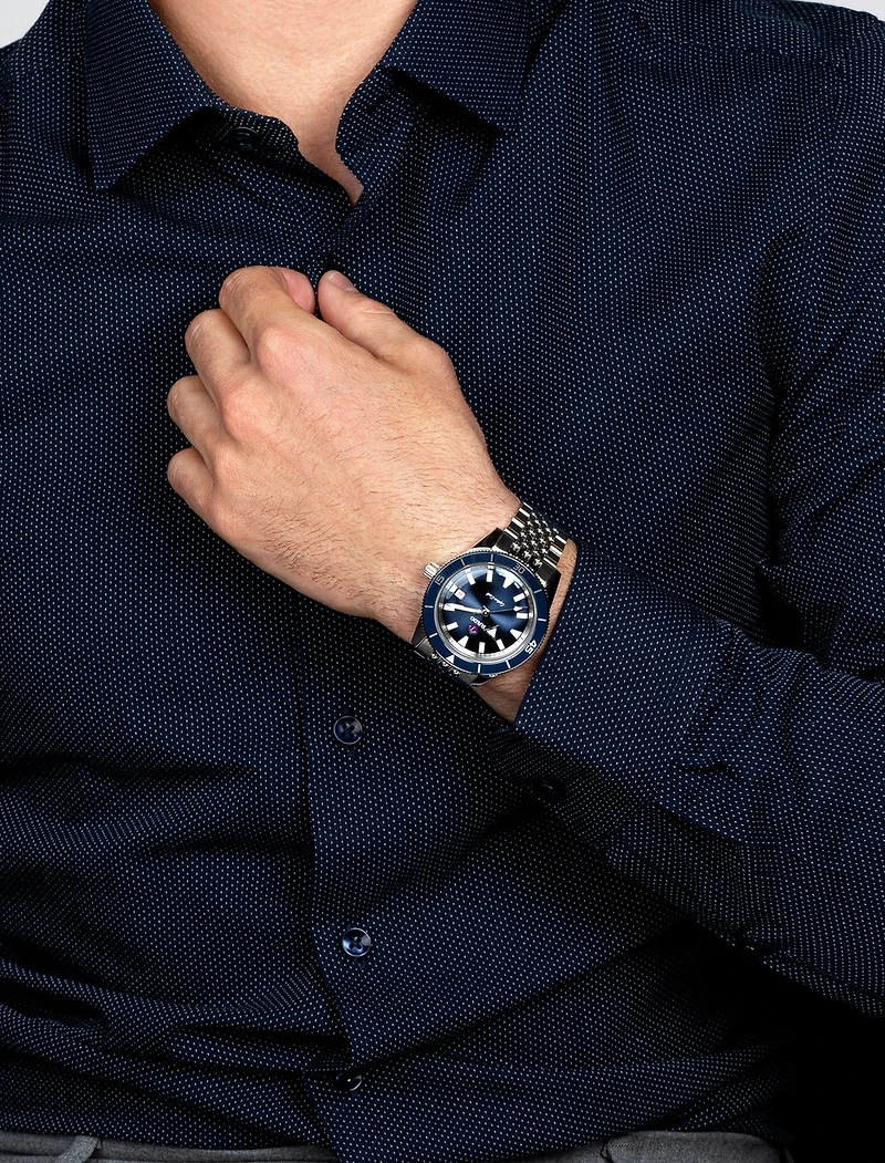 Shop captain cook automatic – r32505203 in Canada | La Maison Monaco