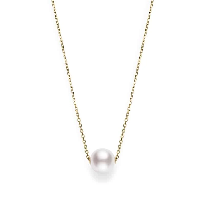 Shop akoya cultured single pearl pendant in 18k yellow gold in Canada | La Maison Monaco
