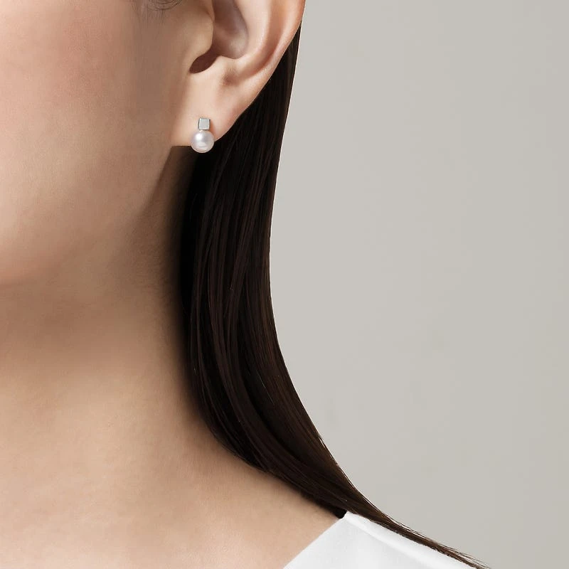 Shop akoya cultured pearl earrings in 18k white gold in Canada | La Maison Monaco