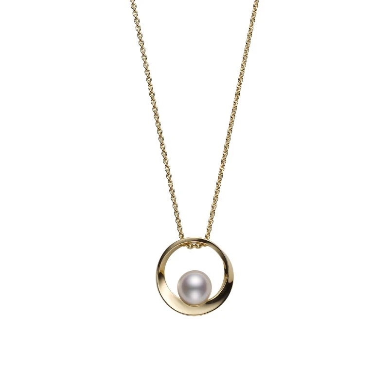 Shop akoya cultured pearl circle pendant in 18k yellow gold in Canada | La Maison Monaco