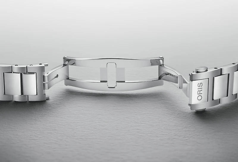 Shop big crown pointer date calibre 403 in Canada | La Maison Monaco