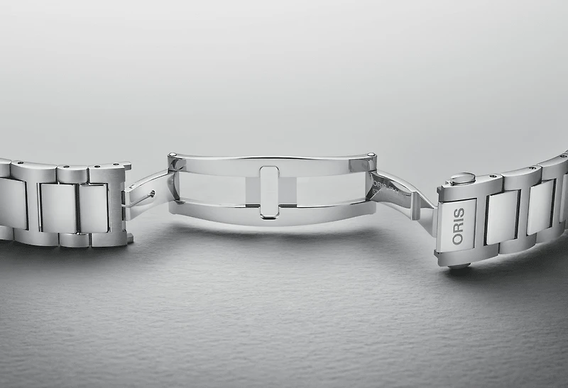 Shop big crown pointer date in Canada | La Maison Monaco