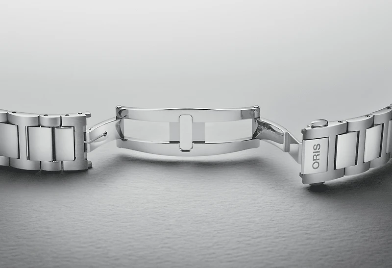 Shop big crown pointer date in Canada | La Maison Monaco