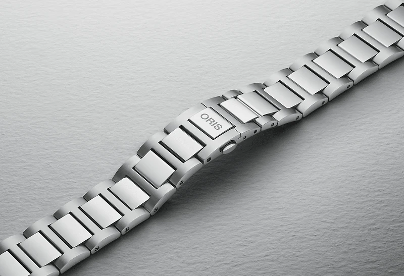 Shop big crown pointer date in Canada | La Maison Monaco