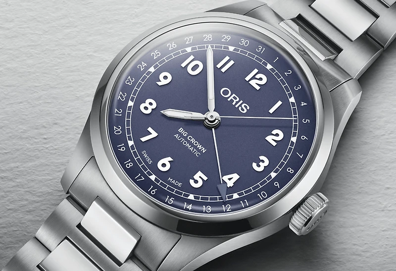 Shop big crown pointer date in Canada | La Maison Monaco