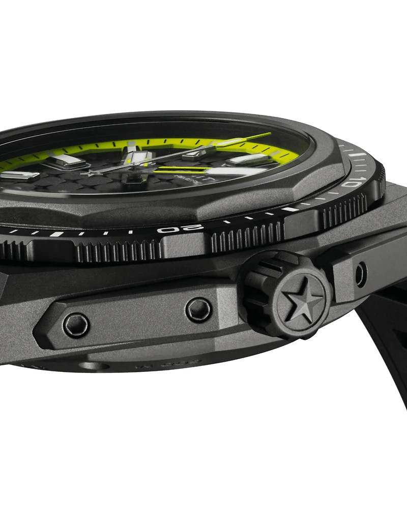 Shop defy extreme diver in Canada | La Maison Monaco