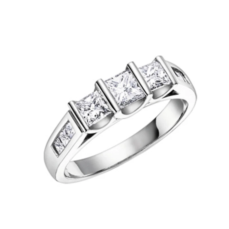 BAGUE À DIAMANTS EN OR 18K